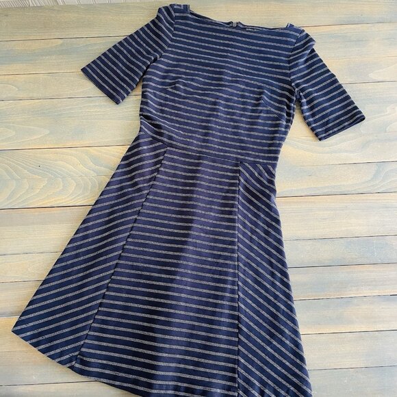 Banana Republic Fit & Flare Dress Navy Blue White Striped Stretch Size 0 (D8) - Picture 1 of 7